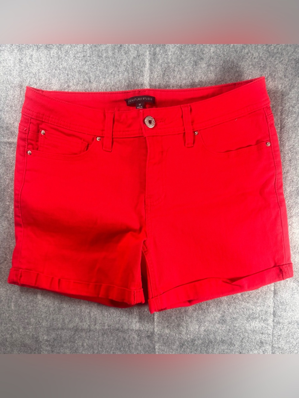 Signature Studio Red Cuffed Denim Shorts Women’s Size 12 Mid Rise Stretch